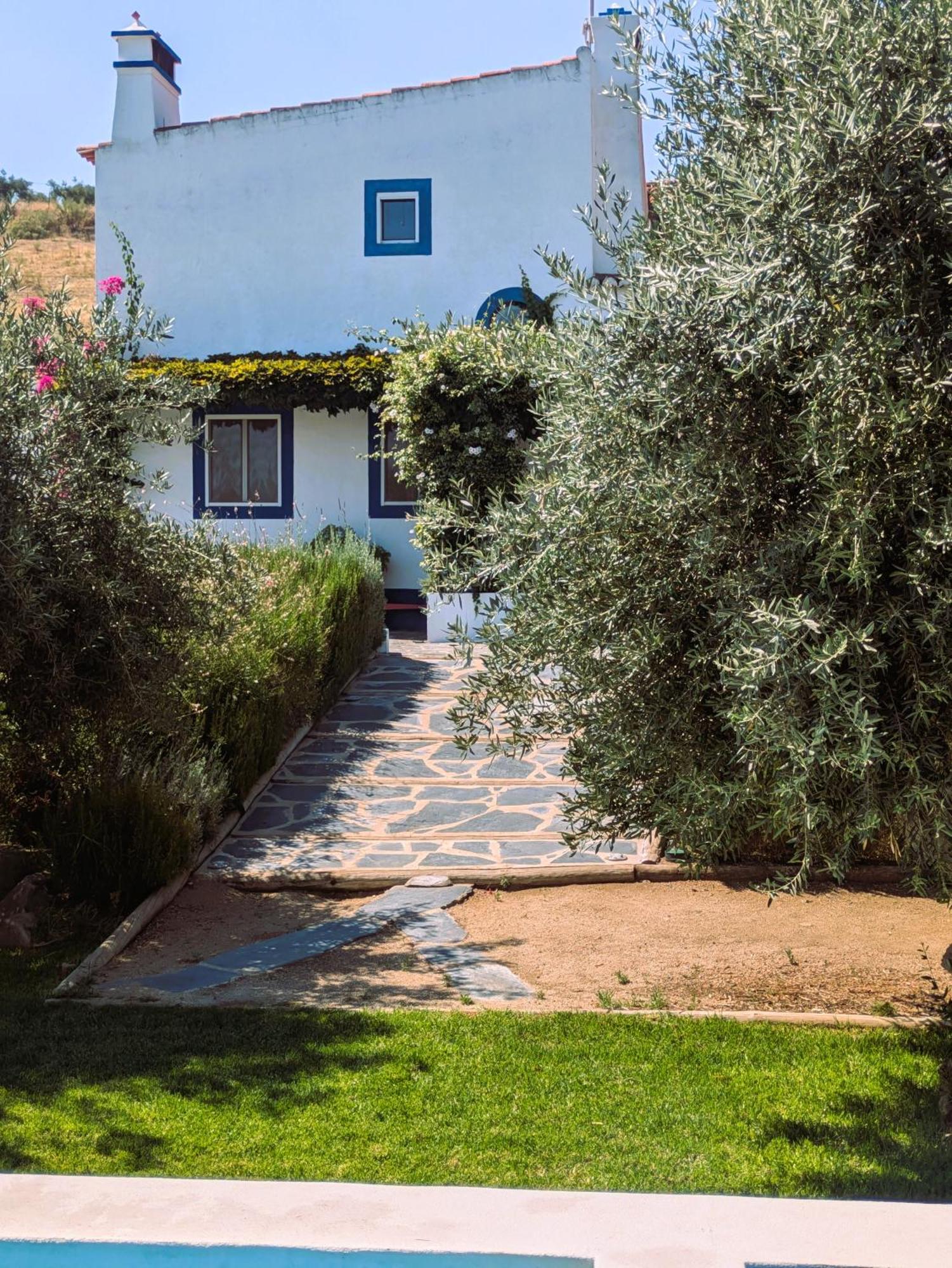 Penzion Casas De Juromenha Exteriér fotografie
